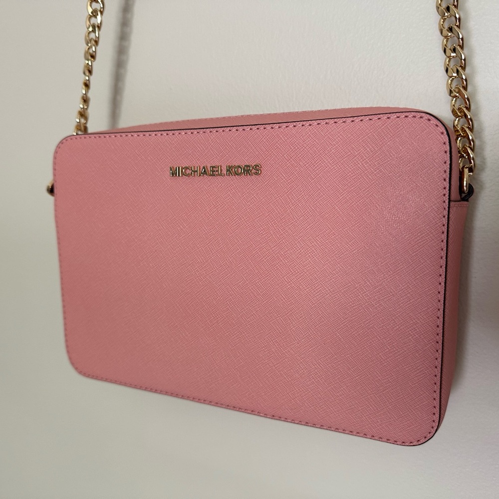 NWOT. Michael Kors Crossbody Purse.